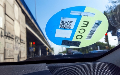 Madrid är en av, än så länge, få orter i Spanien där det är påbud på miljöetikett på bilen, med risk om böter på upp till 90 euro.