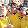 Nyblivne Madridbon Niklas Emertoft hade kusinen Kristofer Emertoft och kompisen Rickard Nilsson från Avesta på besök. ”2-1 till Sverige”, hoppades de, men ack så fel de fick.