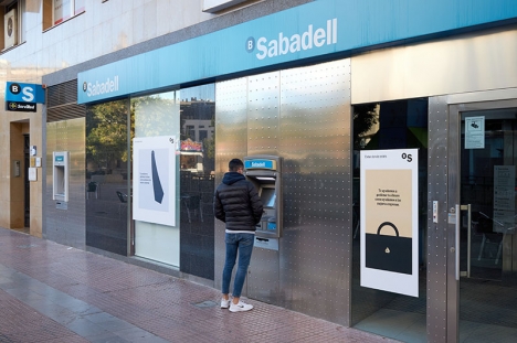 Sabadells aktier har stärkts efter uppgifter om nya förhandlingar för ett samgående med BBVA.