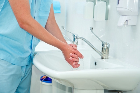 Effektiva åtgärder mot sjukhussmitta är bland annat strikta handhygienprotokoll.