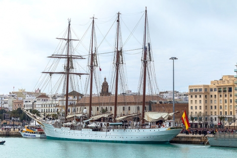 Arkivbild av skolfartyget Juan Sebastián Elcano.