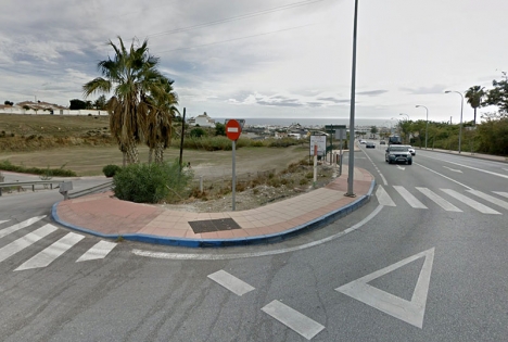 Köpcentret ska enligt planerna uppföras vid huvudinfarten till Nerja. Foto: Google Maps
