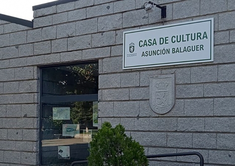 Kommunledningen i Alpedrete backar för kritiken och byter tillbaka namnen på sitt torg och kulturcenter efter skådespelarparet Paco Rabal och Asunción Balaguer.
