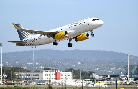 Flyget lyfte från Palma utan den kvinnliga passageraren, på grund av hennes klädsel.
