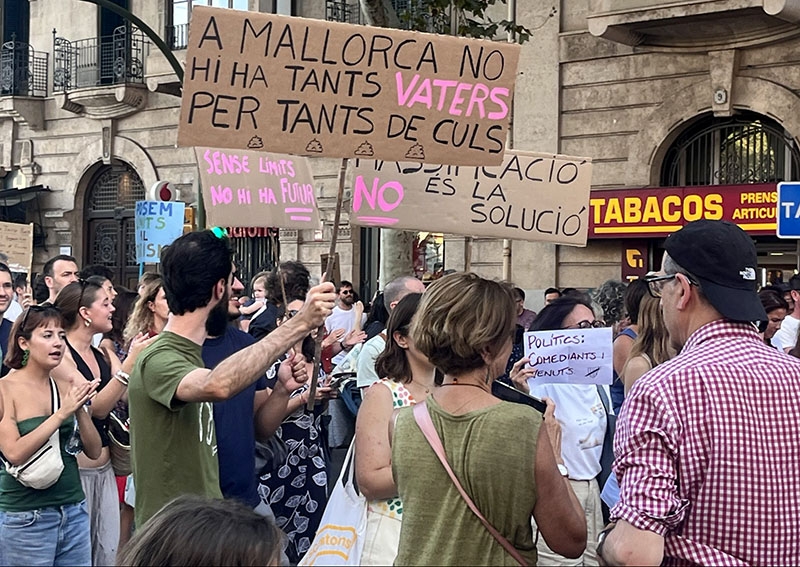 Detta var den andra stora demonstrationen i Palma stad på kort tid mot massturismen. Foto: @nekanedomblas/X