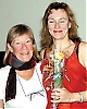 Birgitta Lönegren Terpstra uppvaktade sin vän Catherine Jeppsson med en ros.