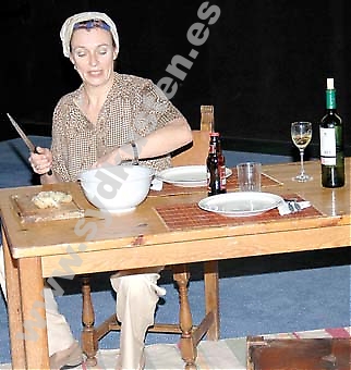 Catherine Jeppsson har framfört Shirley Valentine på ett 20-tal orter i Syd- och Mellansverige. I februari lade hon till Nerja, Fuengirola och Marbella på sin turnélista.