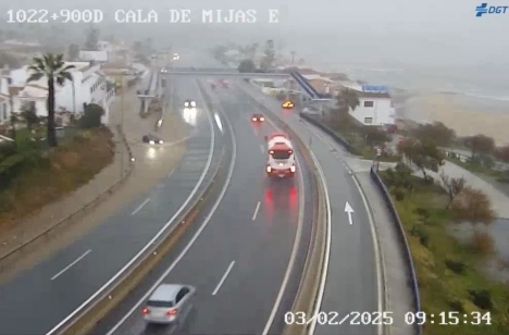 Skyfallen orsakade översvämningar främst i Torremolinos, Fuengirola och Mijas, där kustvägen A-7 delvis fick stängas av. Foto: DGT