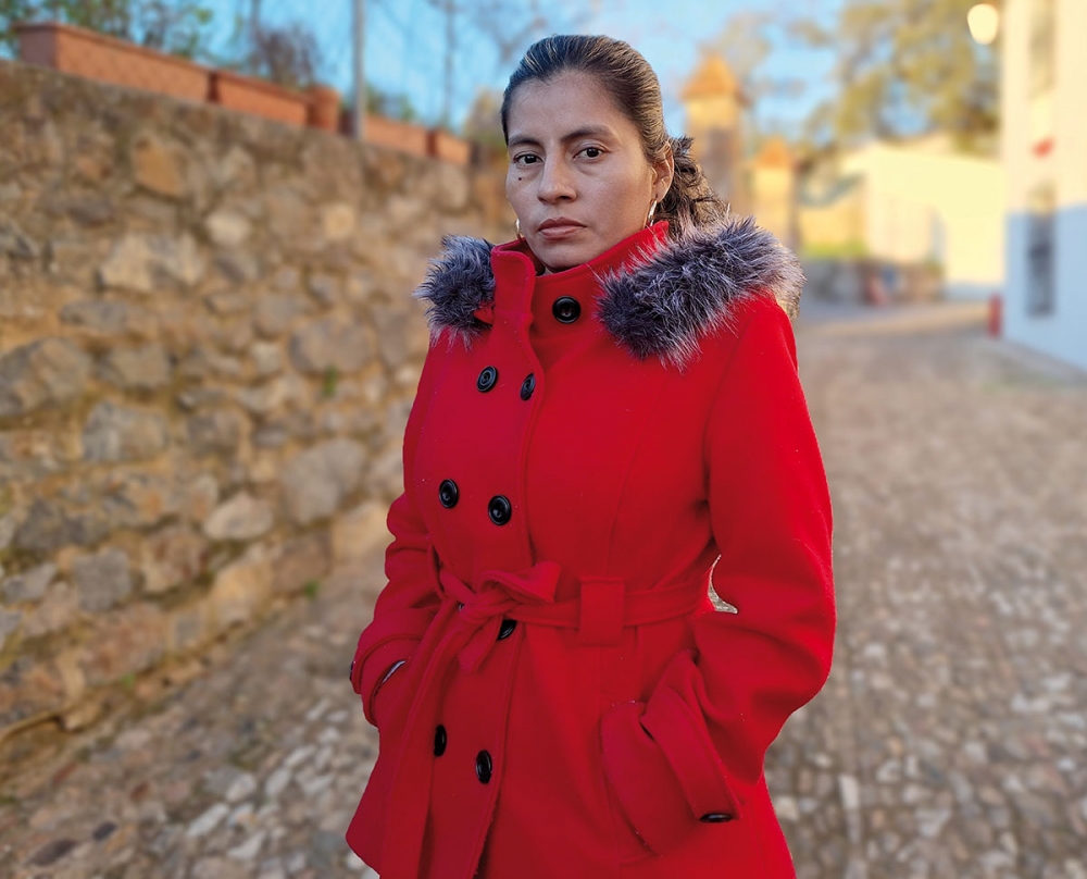 Esther Obregón har inte varit ute ur byn på en och en halv månad. Hon sparar in sina lediga helger för att ta ut åtta dagar på raken när hon får träffa sin man för första gången på två år.