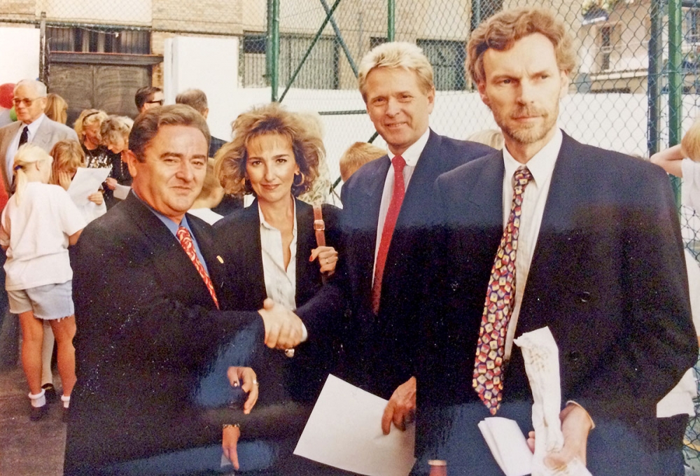 Foto taget av en nybörjarreporter hösten 1994, i samband med Svenska Skolans 25-årsjubileum.