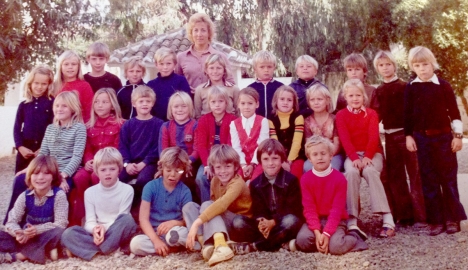 Bloggförfattaren på klassfoto från Svenska Skolan i Fuengirola 1974. Kan du finna undertecknad på bilden? (Ledtråd i slutet av bloggen.)
