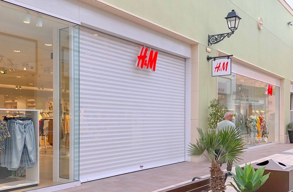 Gardinen har gått ner för gott i ett flertal av H&M:s butiker på Costa Blanca.