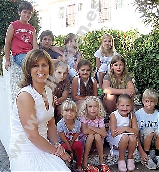 Svenska skolan i Marbella är världens minsta svenska utlandsskola och i höst har rektorn Helena Norell ej plats för fler elever.