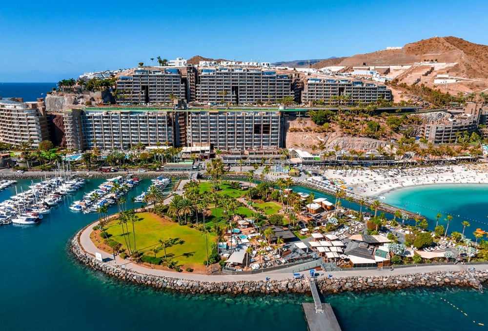 Till skillnad från övriga Spanien noterar Kanarieöarna ingen som helst avmattning av turismen denna sommar.