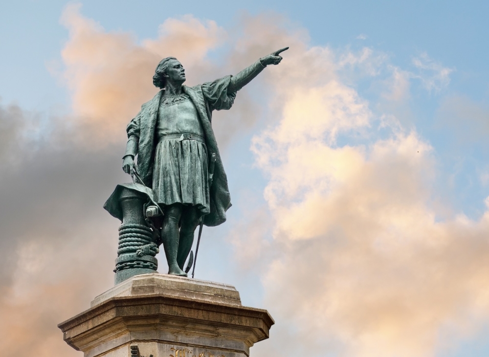 En ny biografi visar hur Columbus medvetet manipulerade siffror och fakta för att få stöd för sin expedition, och att han varken var en banbrytande vetenskapsman eller dog fattig och bortglömd.