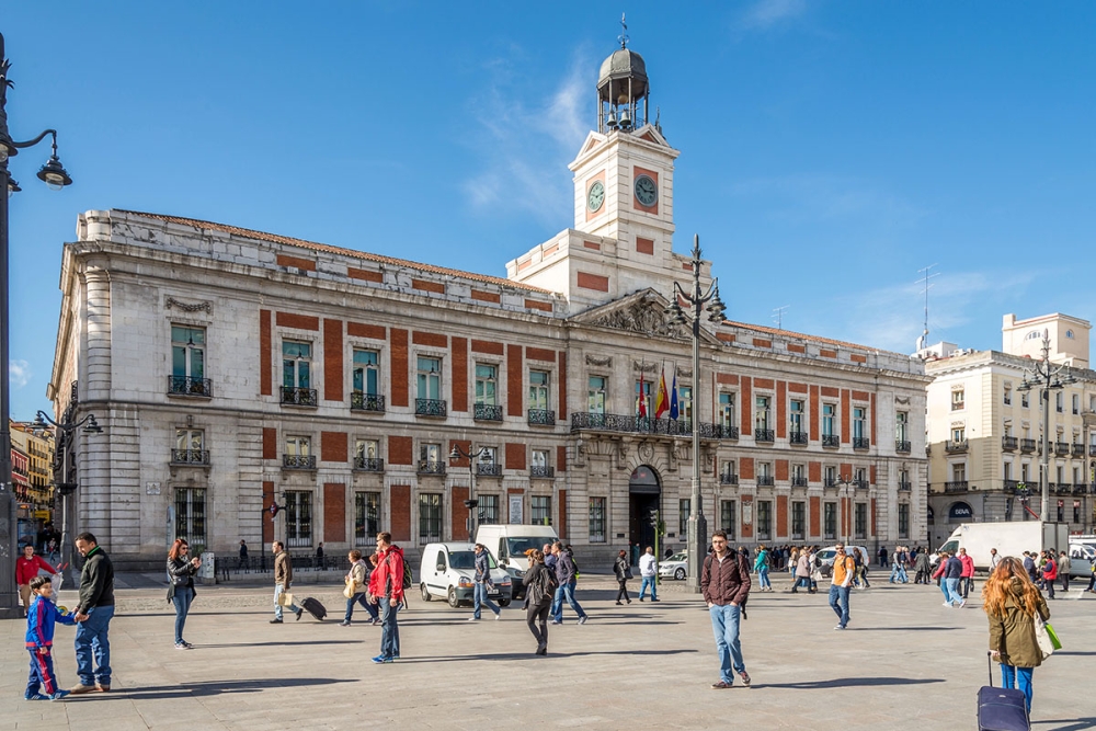 Regionalstyrets säte vid Puerta del Sol, som en gång huserade det beryktade säkerhetsdirektoratet under Franco, väcker debatt fortfarande 50 år senare.