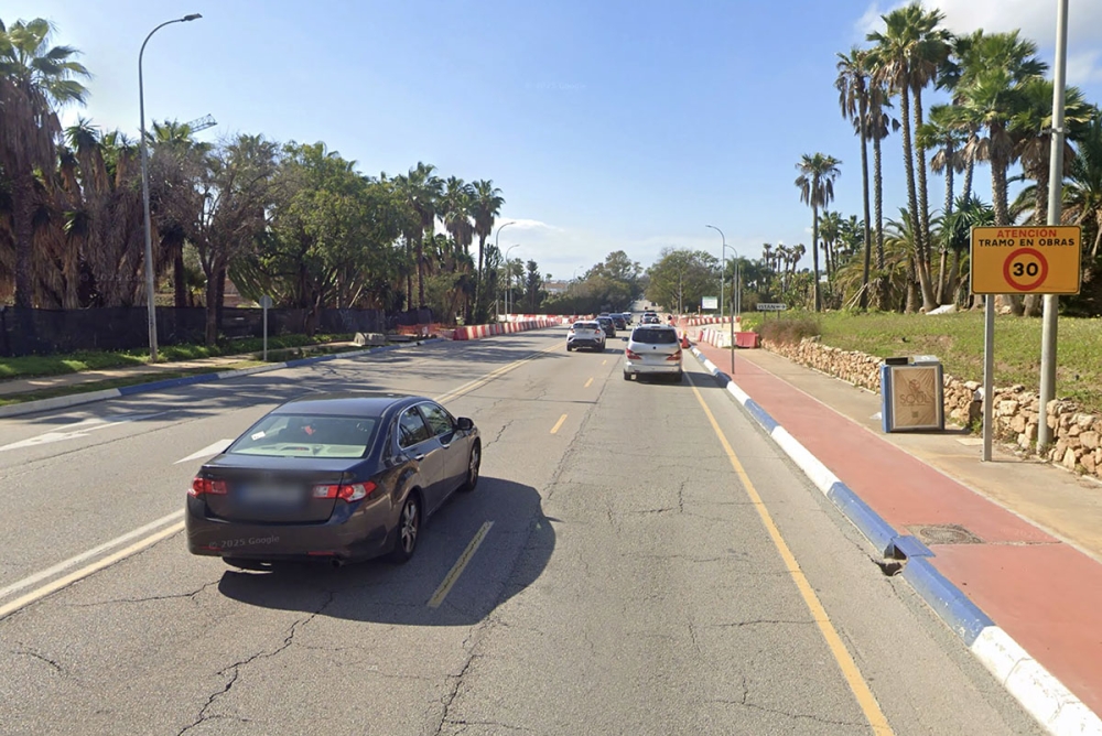 Marbella kommun vill ta över ansvaret för den urbana delen av kustvägen A-7 för att färdigställa den omvandling till stadsgata som redan påbörjats och som tidigare genomförts i San Pedro Alcántara. Foto: Google Maps