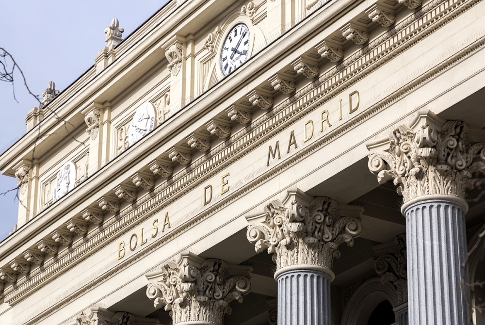 Banker och energibolag dominerar när spanska börsens utdelningar slår nya rekord, med uppgångar som ger spanska småsparare ovanligt hög direktavkastning.