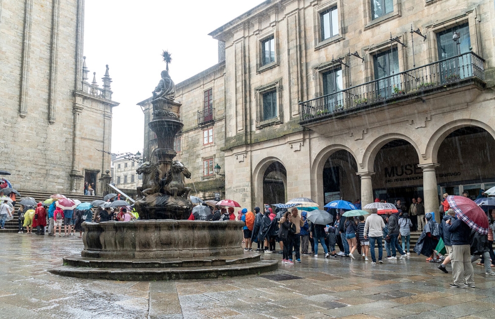 Temperaturen väntas sjunka med upp till tio grader i Spanien från torsdagen, med regn och frost i bland annat Galicien.