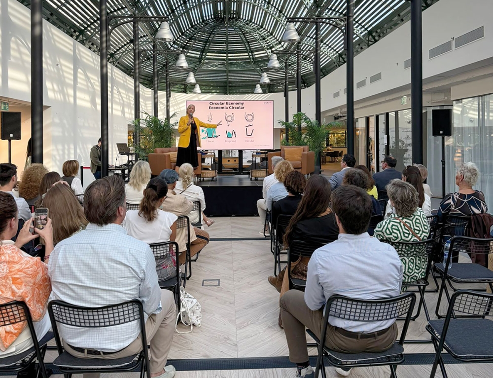 Elin Bergman från Cradlenet betonade i The Pool vikten av ett cirkulärt systemskifte. Foto: MN Comunicación