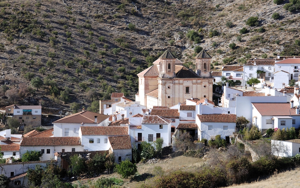 Den gripne ska ha planerat attacken på sin ex-hustrus nye partner, vars kropp hittades nära Alpandeire, i Málagaprovinsen.