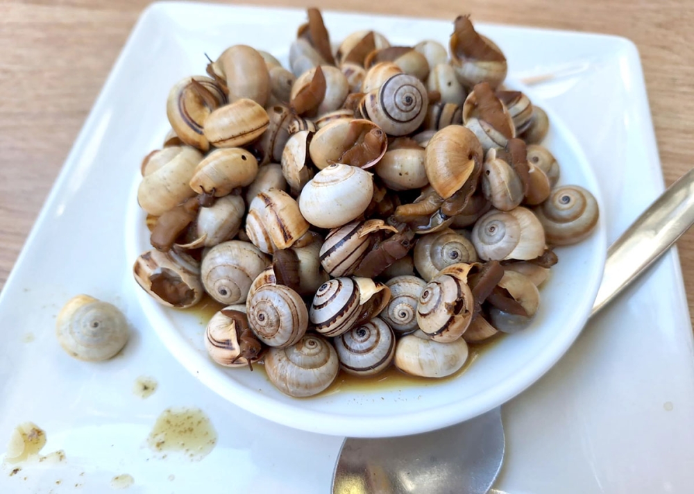 Hellre en tallrik snäckor i vällagad buljong än svenska fiskpinnar och pulversås för sambon.