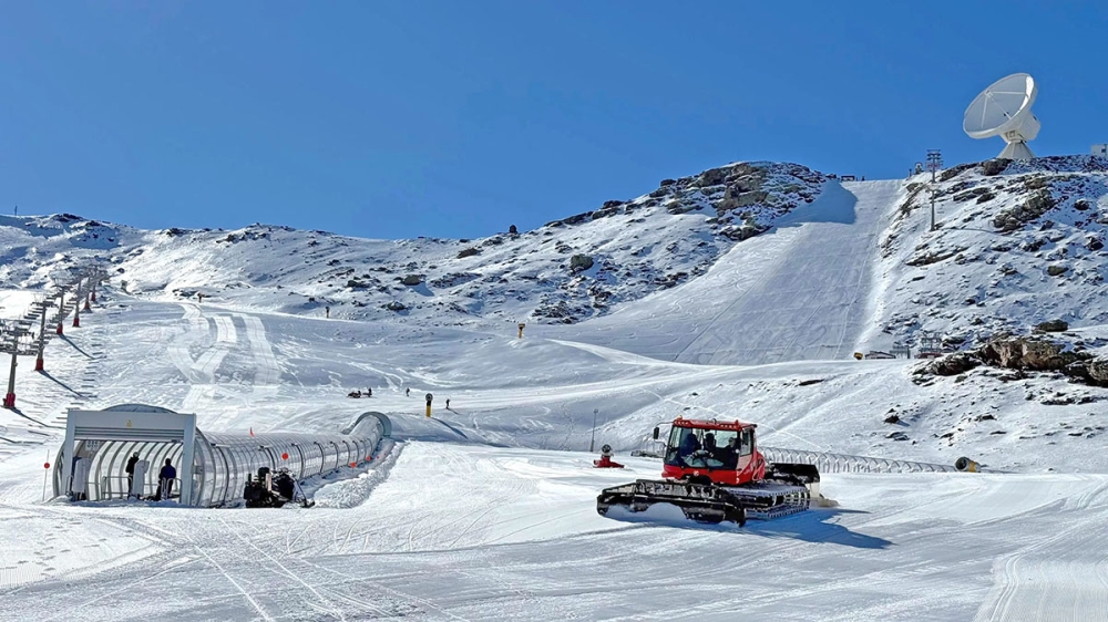 Skidåkare kan se fram emot sju kilometer pister och nio öppna liftar när Sierra Nevada slår upp portarna för säsongen på lördag. Foto: Cetursa