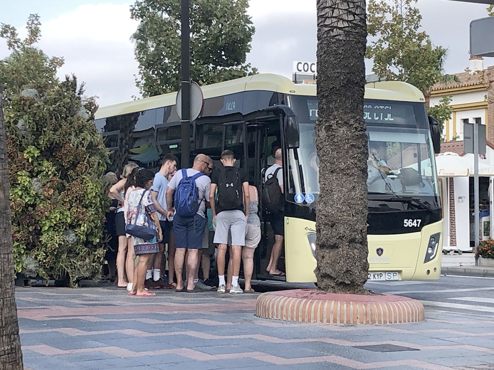 Den nya busslinjen M-060 stannar endast i La Cala de Mijas, mellan start- och slutstationen.