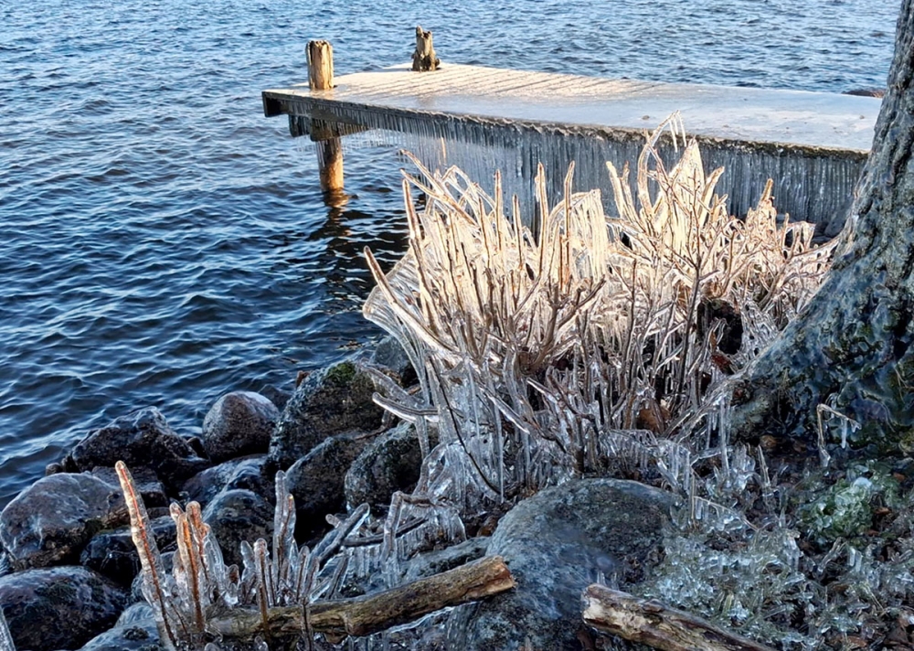 Även om om det är rörigt i huvudet är det ändå alltid njutbart att stanna till på väg till jobbet och titta på ett isklätt landskap.
