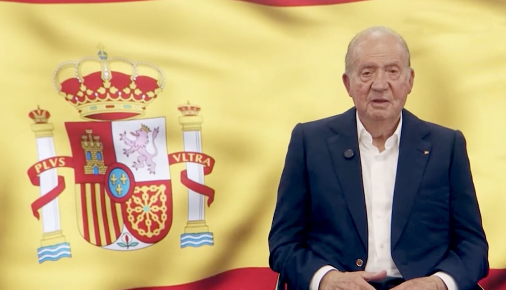 Till och med kungahuset har känt sig föranlett att i en kommuniké ta avstånd från Juan Carlos reklamvideo.