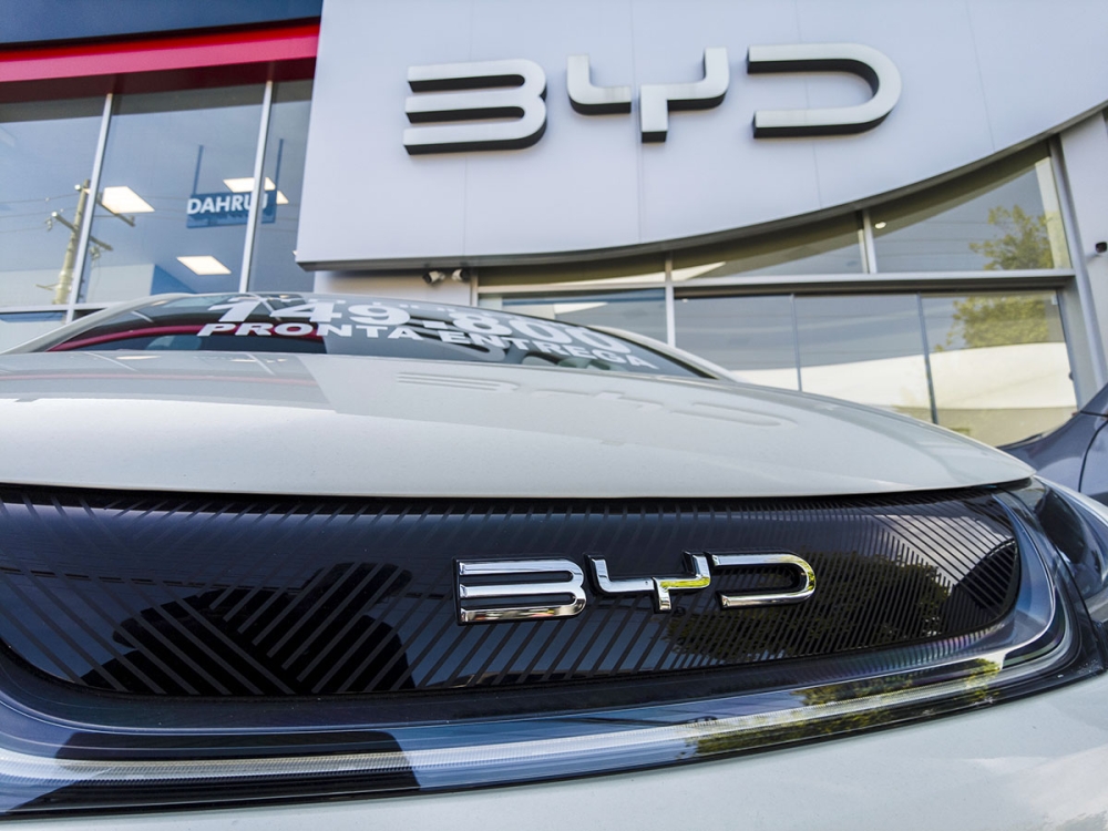 Planen omfattar investeringar på 30 miljarder euro under de kommande fem åren och ska locka batteritillverkare och nya bilfabriker som kinesiska BYD.