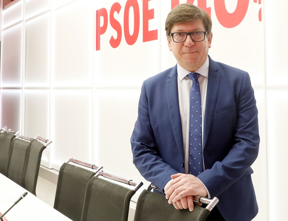 Flera skandaler där PSOE-medlemmar anklagas för att ha trakasserat kvinnor sexuellt, bland dem dem Paco Salazar, ifrågasätter partiets protokoll mot olämpligt och eventuellt också kriminellt beteende.