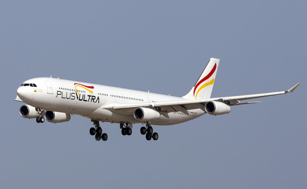 Nationalpolisen har gripit Plus Ultras ordförande Julio Martínez och VD Roberto Roselli i en utredning om misstänkt penningtvätt.