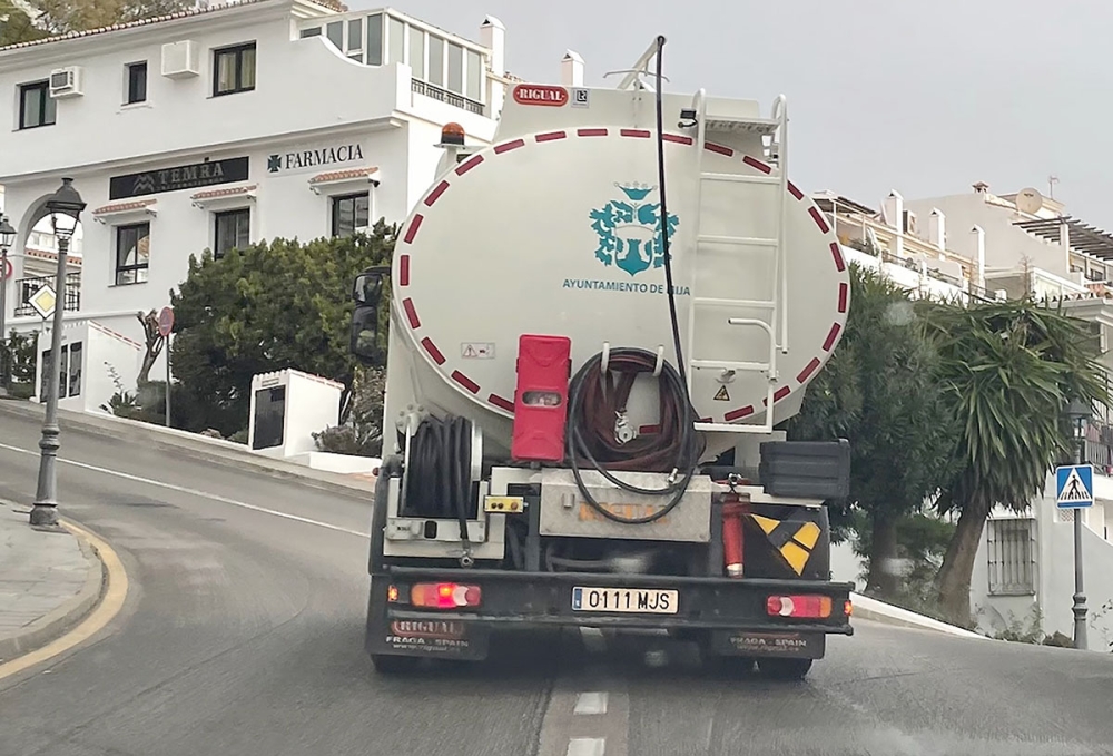 De kommunala fordonen i Mijas kan knappast ha en mer passande bokstavskod i registreringsskylten.