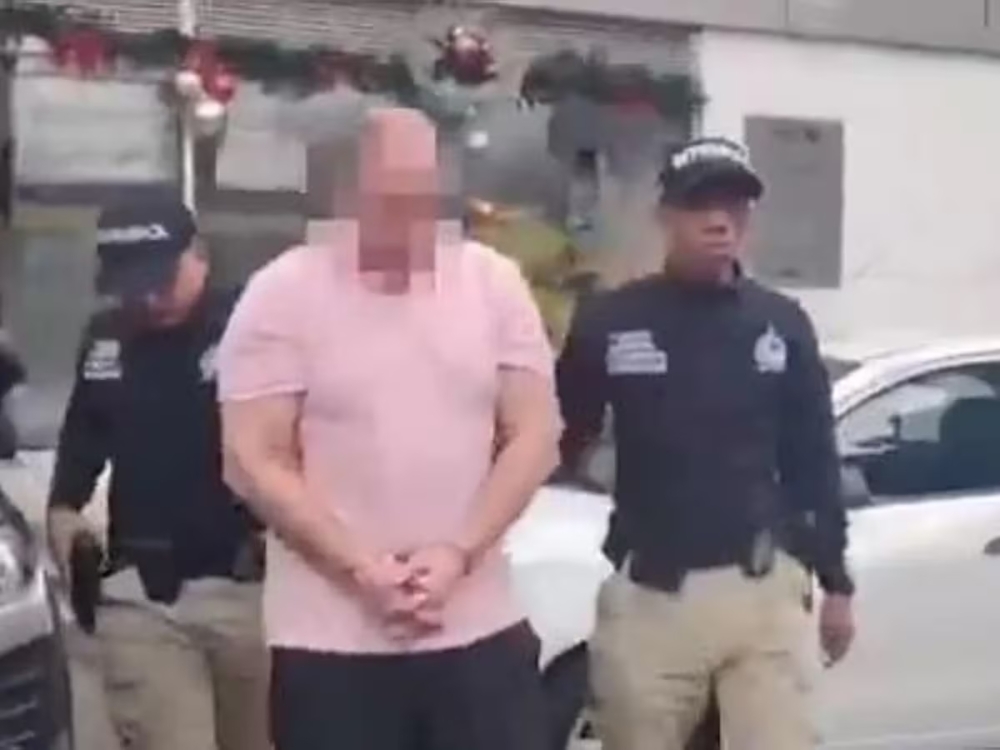 Mannen greps på flygplatsen i Medellín efter att ha varit efterlyst internationellt för en skottlossning i Marbella 2023. Foto: Policía Nacional de Colombia