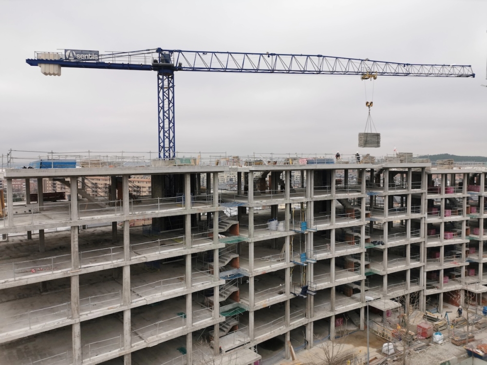 Enligt prognoser kommer Spanien att behöva 238.000 nya bostäder årligen, men den nuvarande byggtakten är bara hälften av detta.