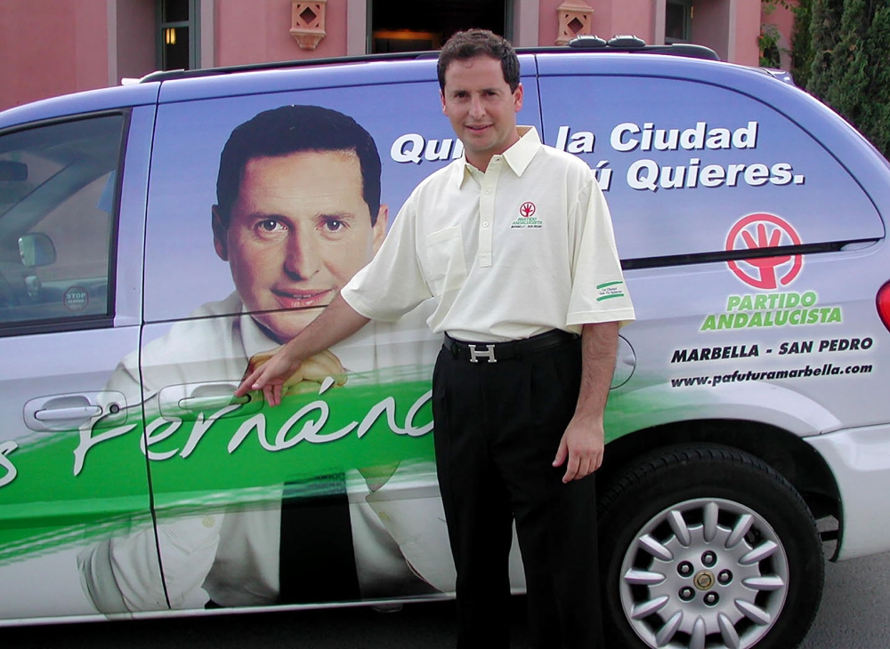 Fernández har flyttat in i en villa som ägs av ett bolag som står skrivet på hans mor.