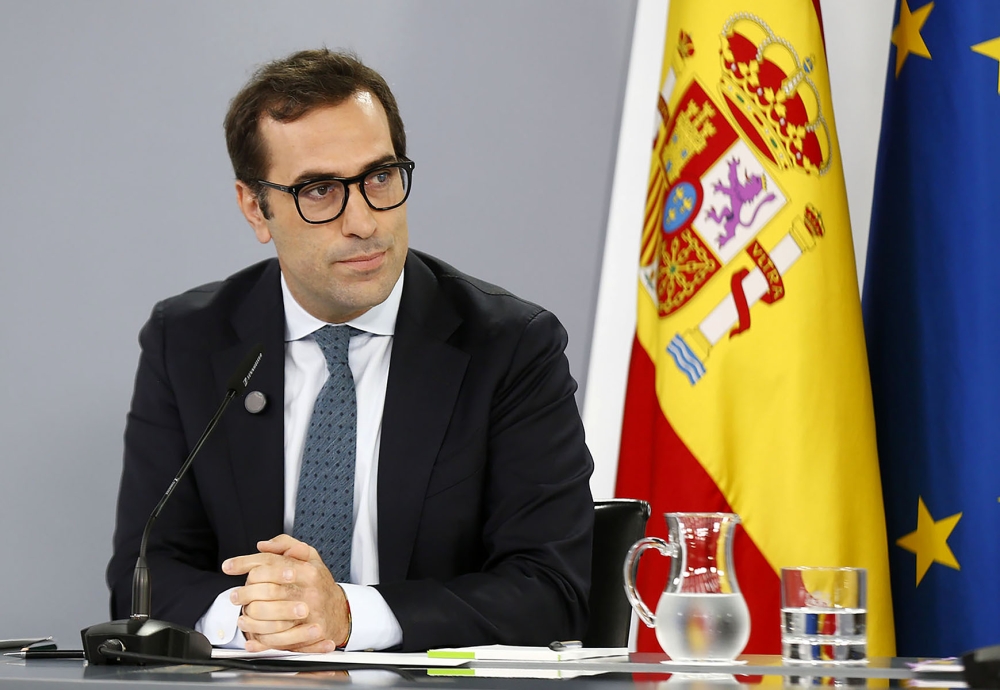 Spaniens finansminister Carlos Cuerpo betonar den privata sektorns drivkraft, som står för 92 procent av de nya jobben.
