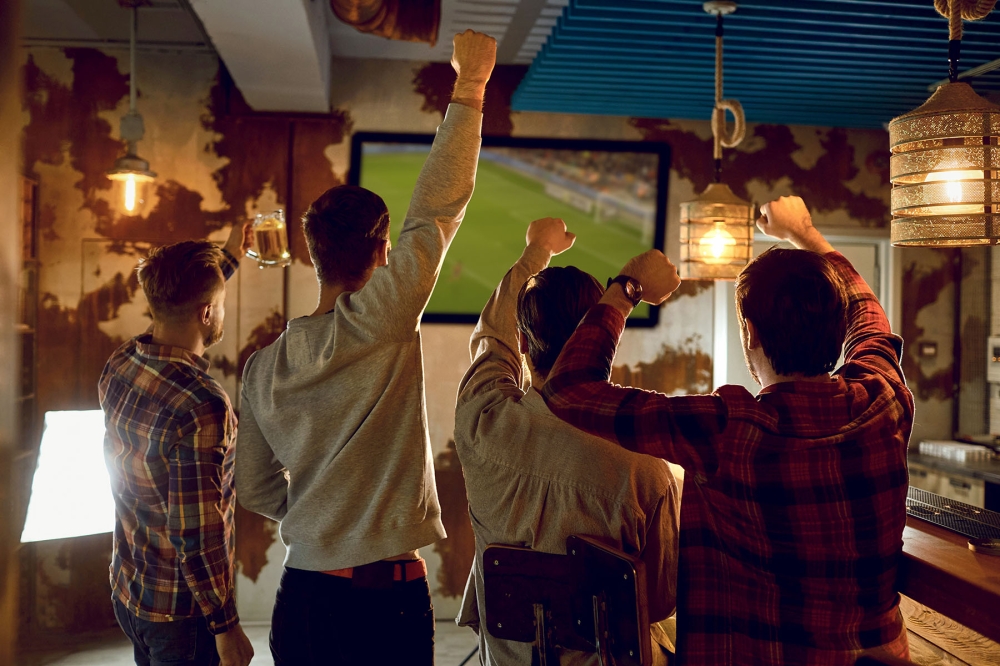 Spanska fotbollsligan underlättar för individer att anonymt anmäla barer som visar fotboll utan behörigt tillstånd.