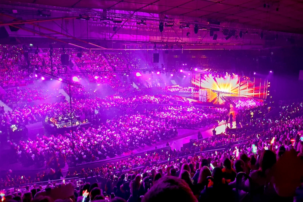 När man upplever Melodifestivalen på plats känns musiken inte så viktig längre.