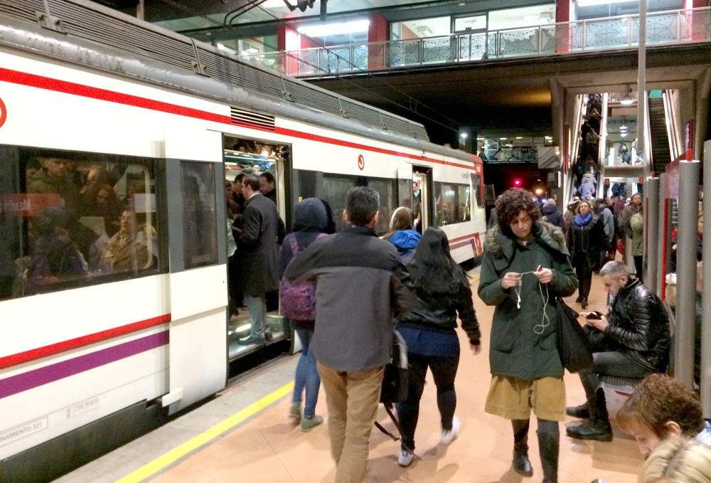 Tågolyckorna har skapat en stark känsla av otrygghet och oro bland pendlare och långväga resenärer i hela Spanien.