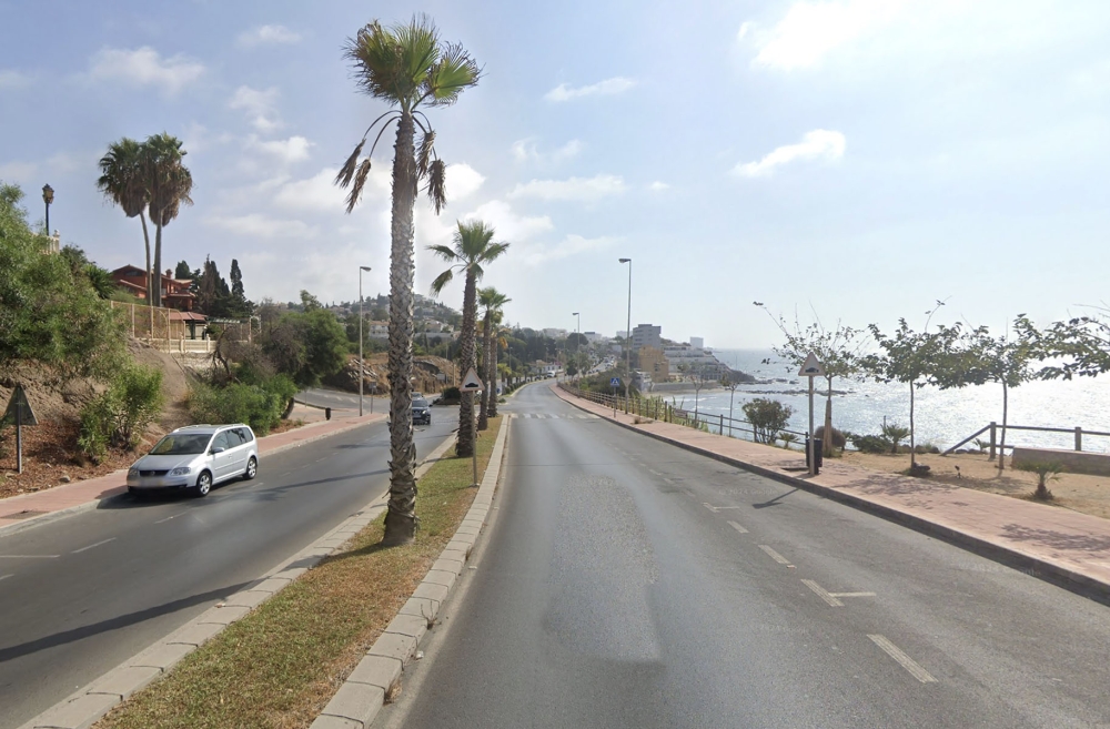 En gångbro vid Tres Calaveras kommer att vara över fyra meter hög. Foto: Google Maps