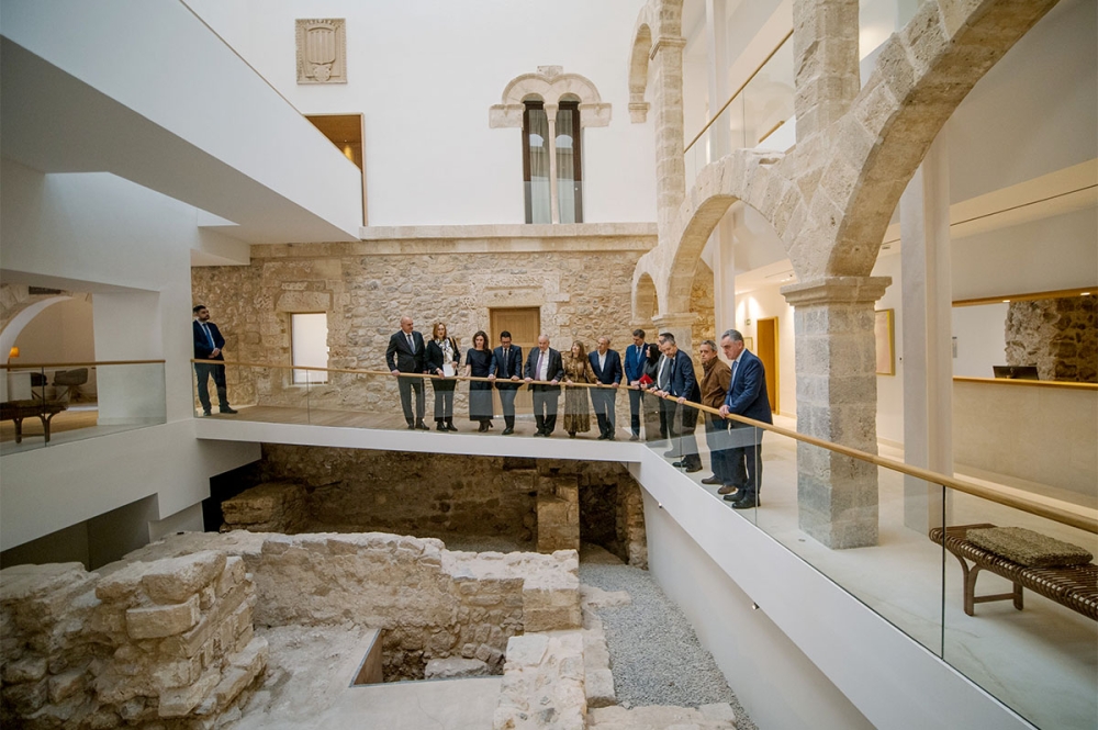 Turistministern och andra myndighetsprsoner invigde paradoren på Ibiza den 23 februari, även om den inte slår upp sina dörrar för gäster förrän den 10 mars. Foto: @jordihereub