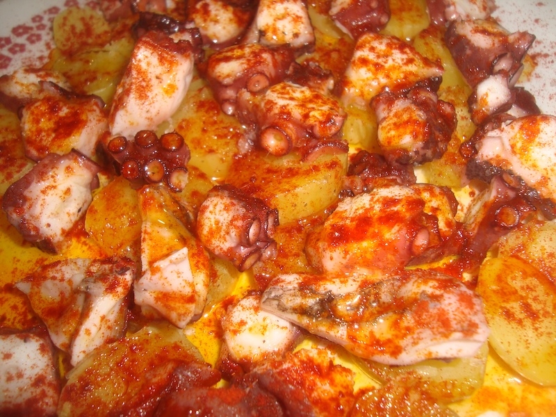 Pulpo a la gallega är en näringsrik, mättande och fettsnål rätt - så länge man inte överdriver mängden olivolja!