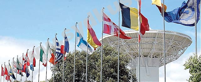 Europeiska Rymdorganisationen, ESA, består av 17 medlemsländer. Målet är att skapa och utveckla möjligheter för Europa i rymden och se till att investeringarna i rymdforskning gynnar européer. Ett av ESA:s center ligger i Villanueva de la Cañada utanför Madrid.