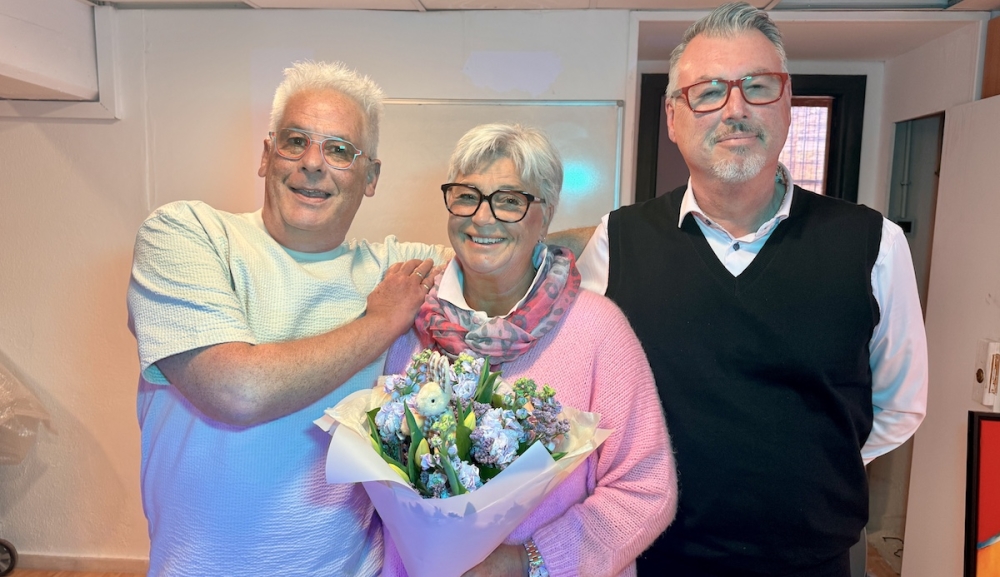 Igår, den 25 mars, bjöd konstnären Grus Lindgren (till vänster) på en underhållande föreläsning för föreningen AHN Marbella, fylld av berättelser om sitt konstnärskap och minnesvärda anekdoter. Här tillsammans med ordföranden Bea Lundh och Göran Lindgren.