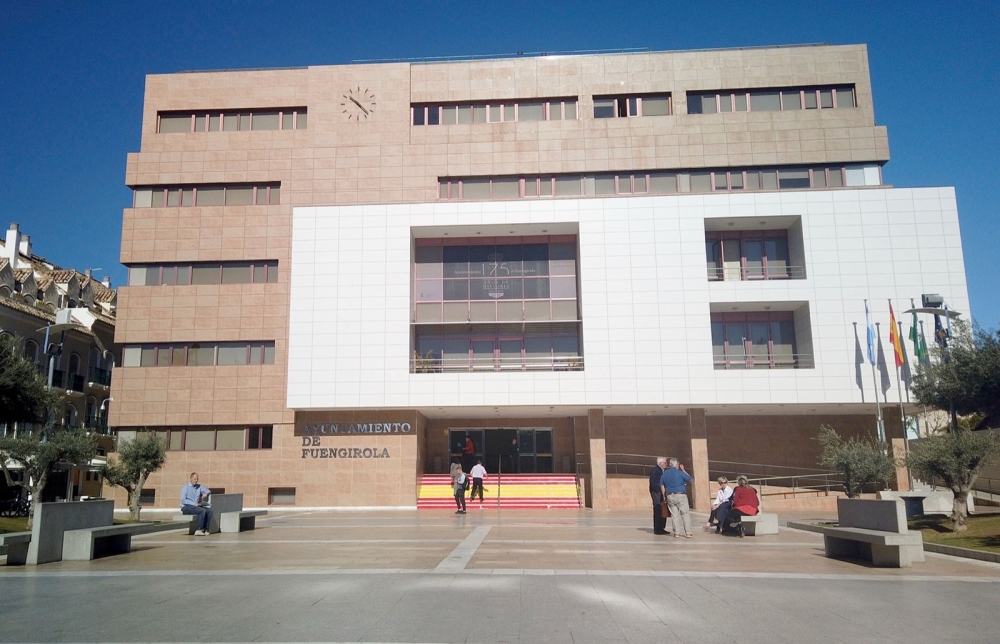 Det nya regelverket i Fuengirola inneb&auml;r krav p&aring; synligt ansikte vid kontakt med kommunala myndigheter.