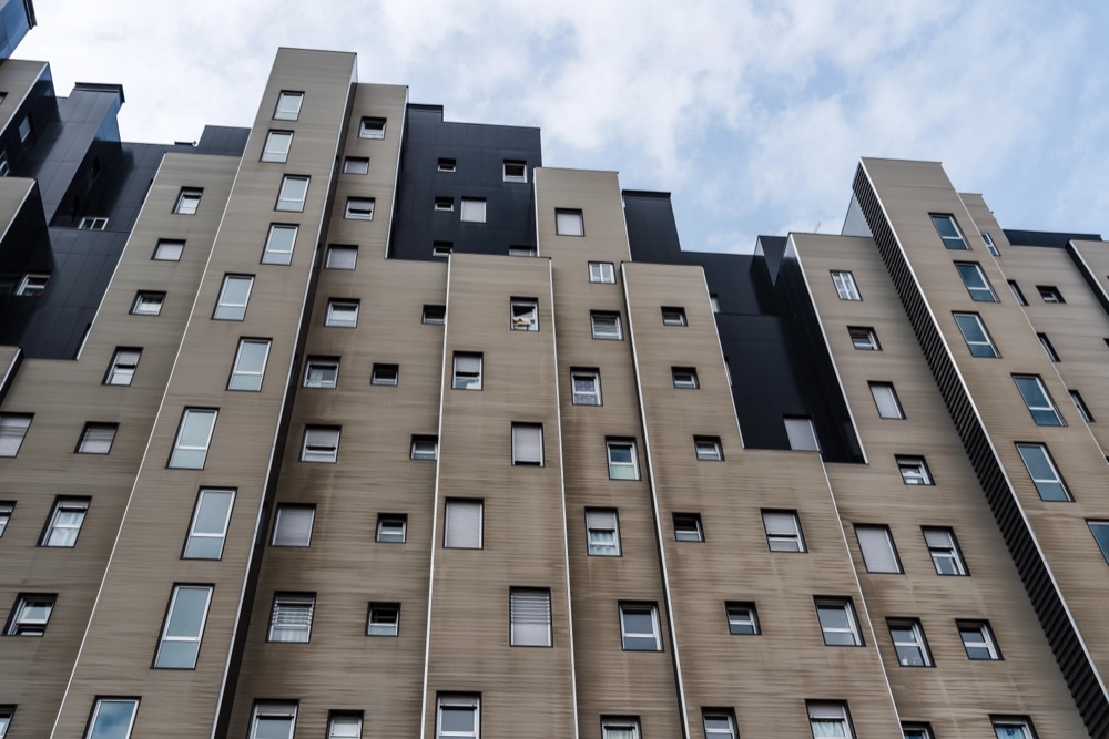 Den svaga byggtakten av prisvärda bostäder gör det fortsatt svårt för många hushåll att etablera sig på bostadsmarknaden.