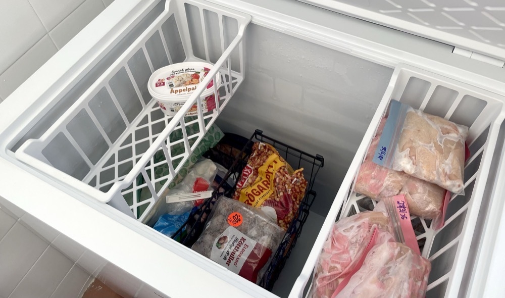 Än så länge finns det gott om ledigt utrymme i den nya frysen.