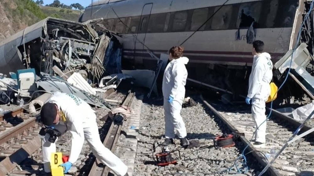 Utredningen riktar efter tågkatastrofen allt större uppmärksamhet mot brister i larmkedjan och underhållsansvaret. Foto: Guardia Civil